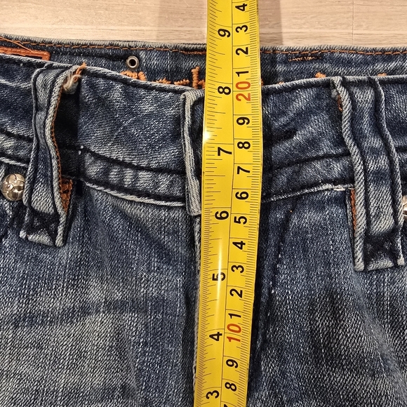 Rock Revival Patti Capri Low Rise Size 28 Inseam 18.5 Medium Wash Distressed. - Picture 11 of 13